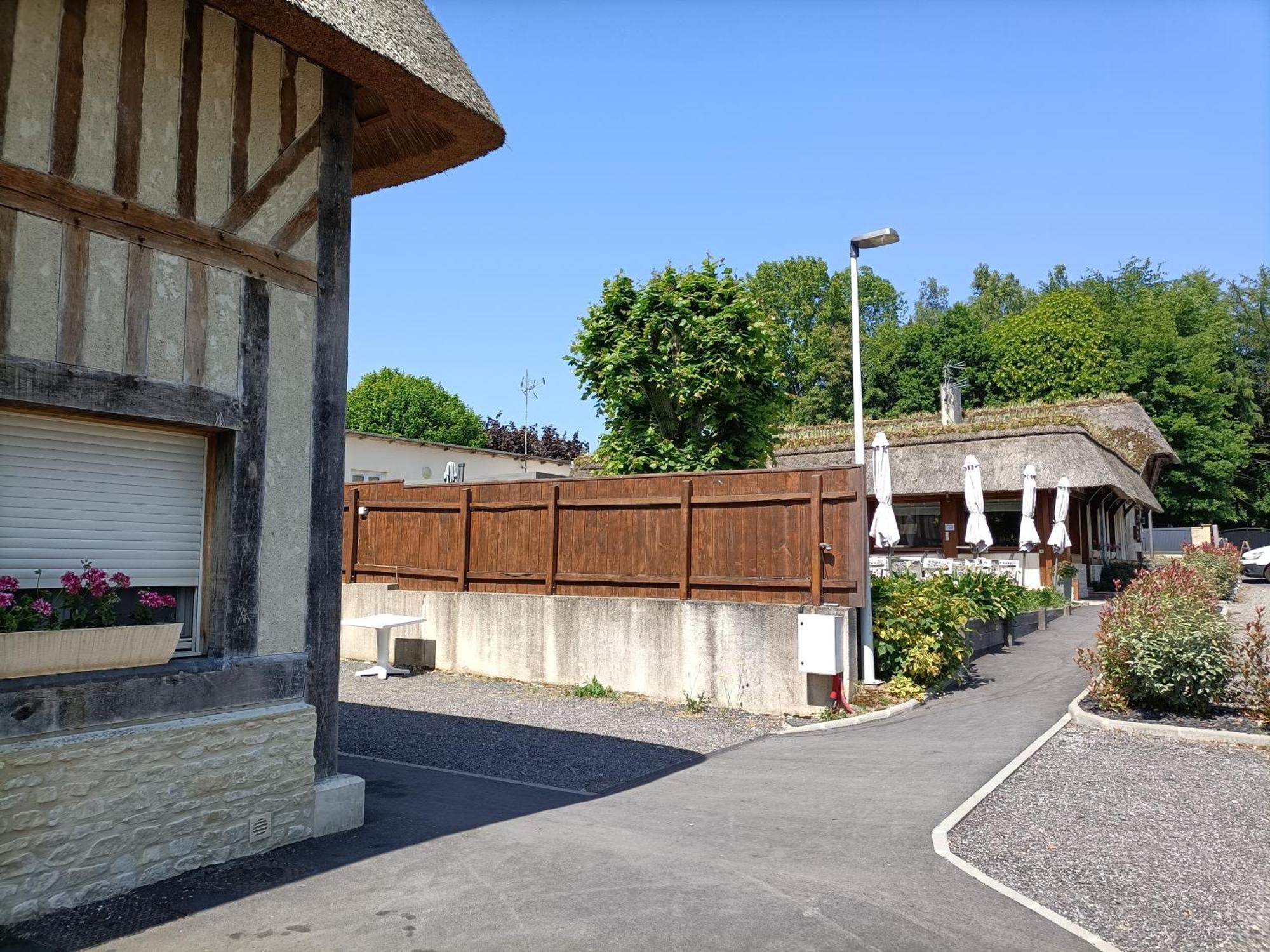 Auberge Du Vieux Tour Le Manoir Canapville  Zewnętrze zdjęcie