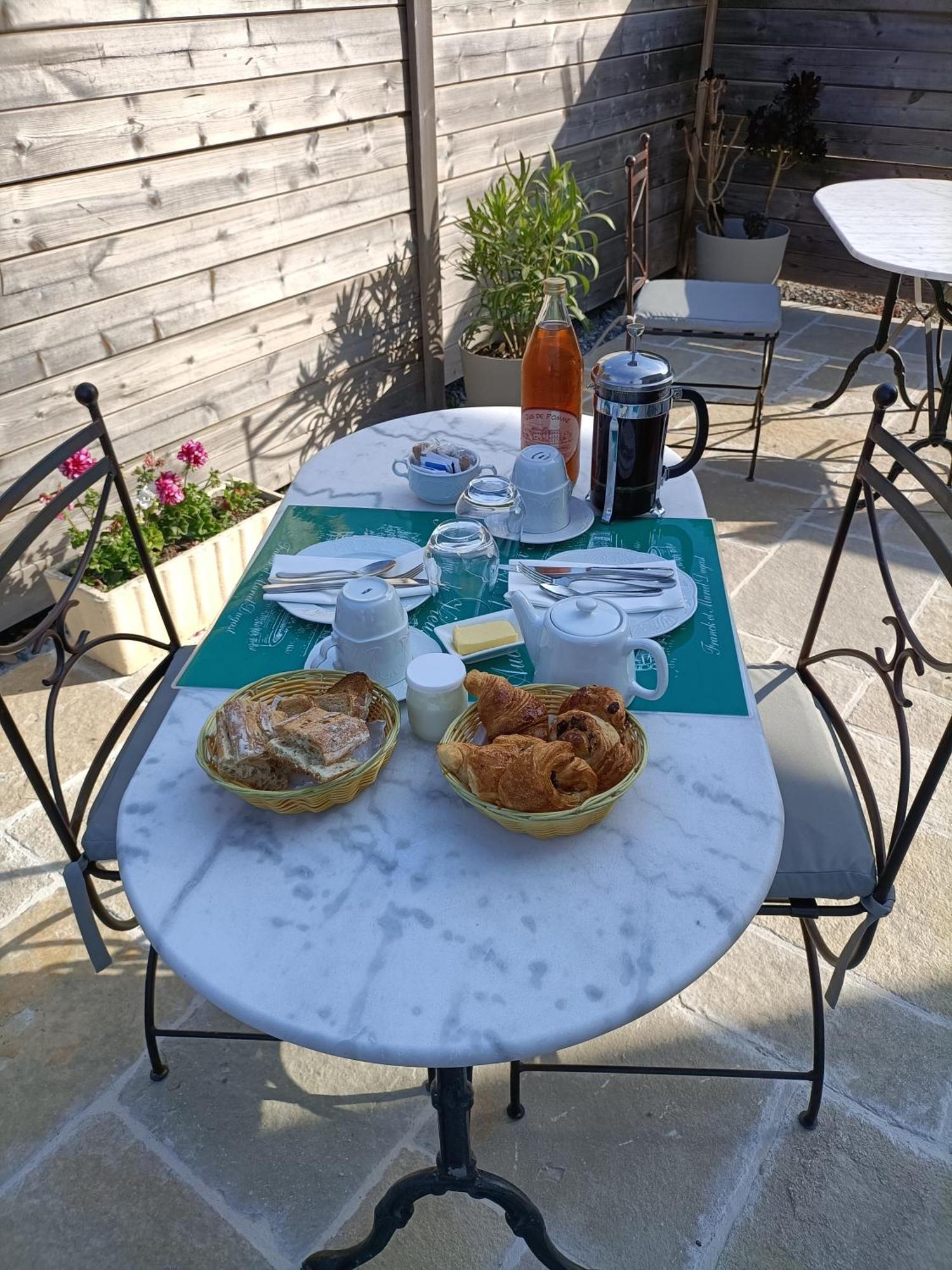 Auberge Du Vieux Tour Le Manoir Canapville  Zewnętrze zdjęcie